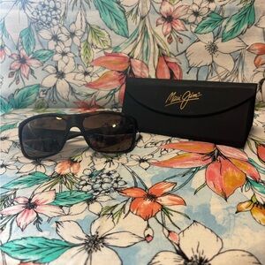 Authentic Maui Jim Southern Cross sunglasses. Model JM815-10MR